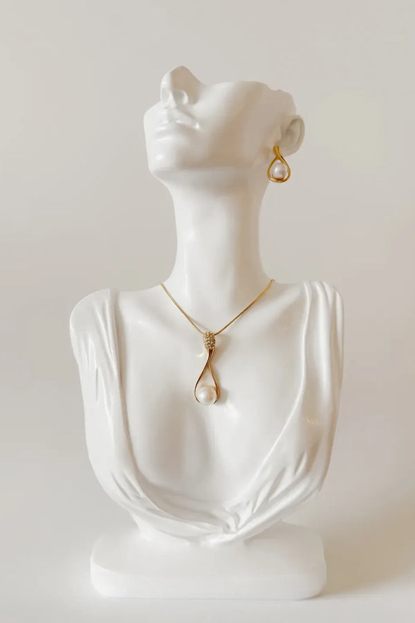 Necklace and Earrings Set with Teardrop Pearl Pendant