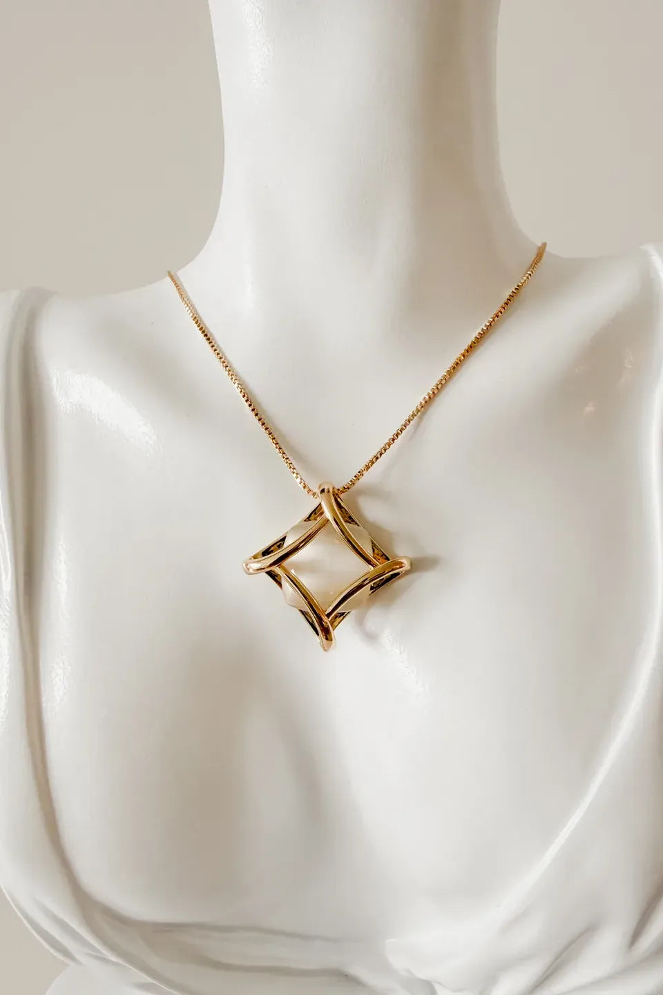 Women’s Gold-Plated Necklace and Earrings Set with Cat’s Eye Stone