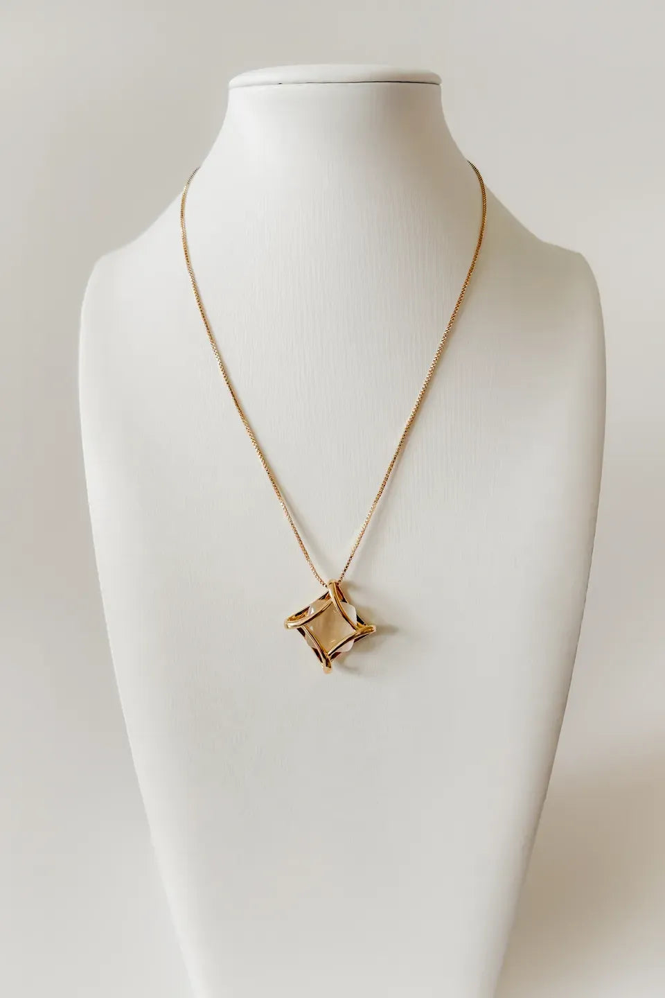 Women’s Gold-Plated Necklace and Earrings Set with Cat’s Eye Stone