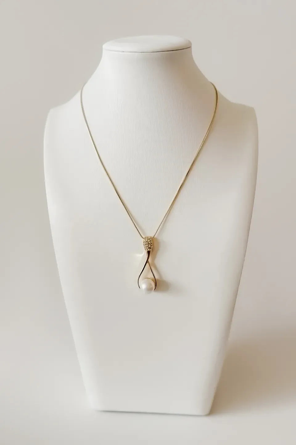 Necklace and Earrings Set with Teardrop Pearl Pendant
