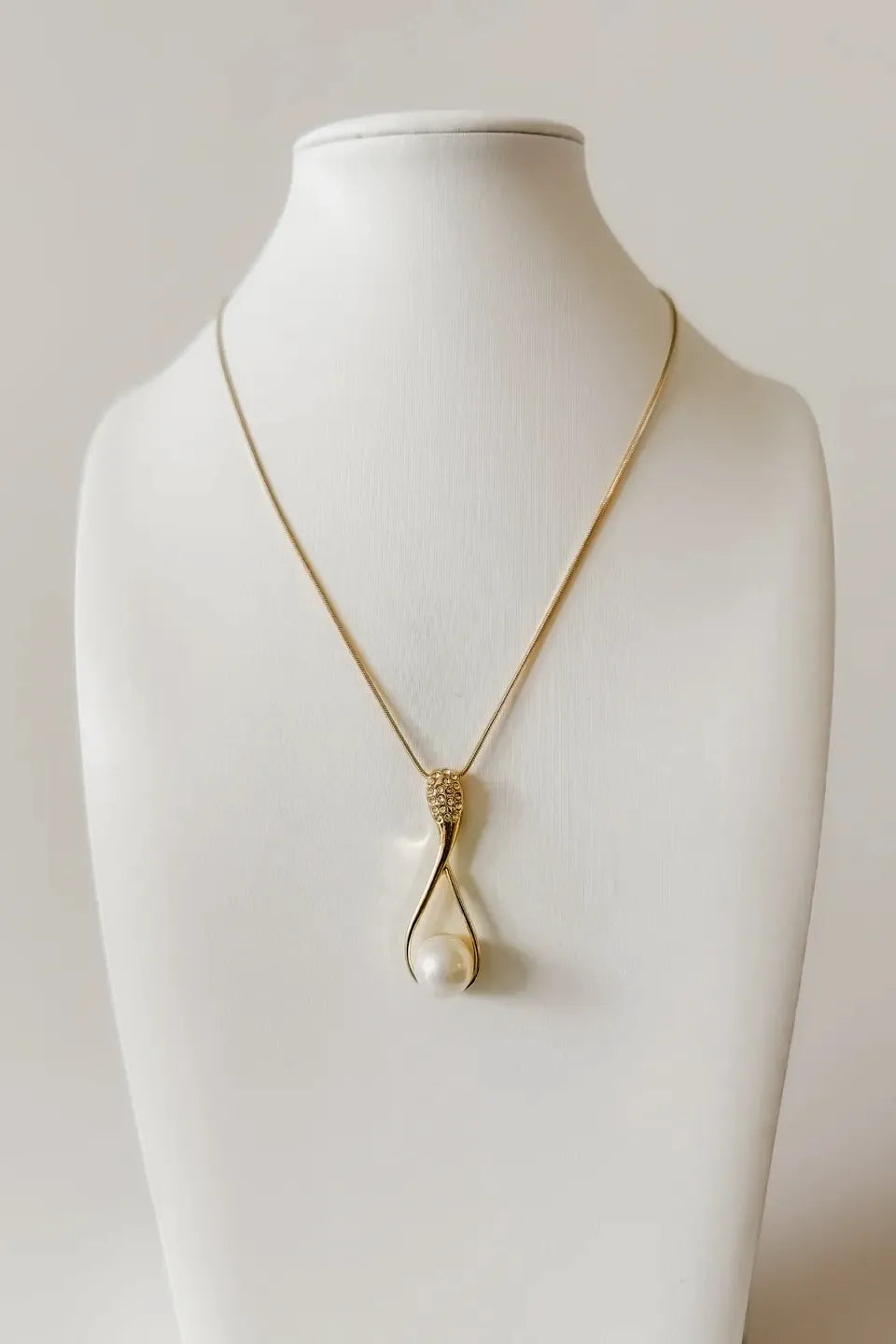 Necklace and Earrings Set with Teardrop Pearl Pendant
