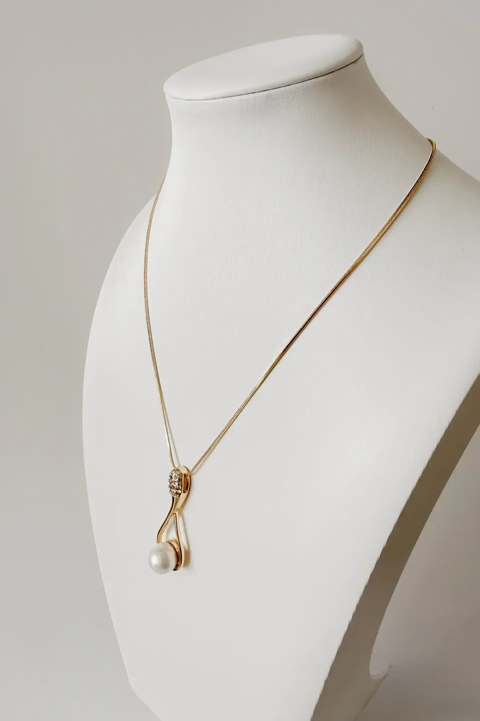 Necklace and Earrings Set with Teardrop Pearl Pendant