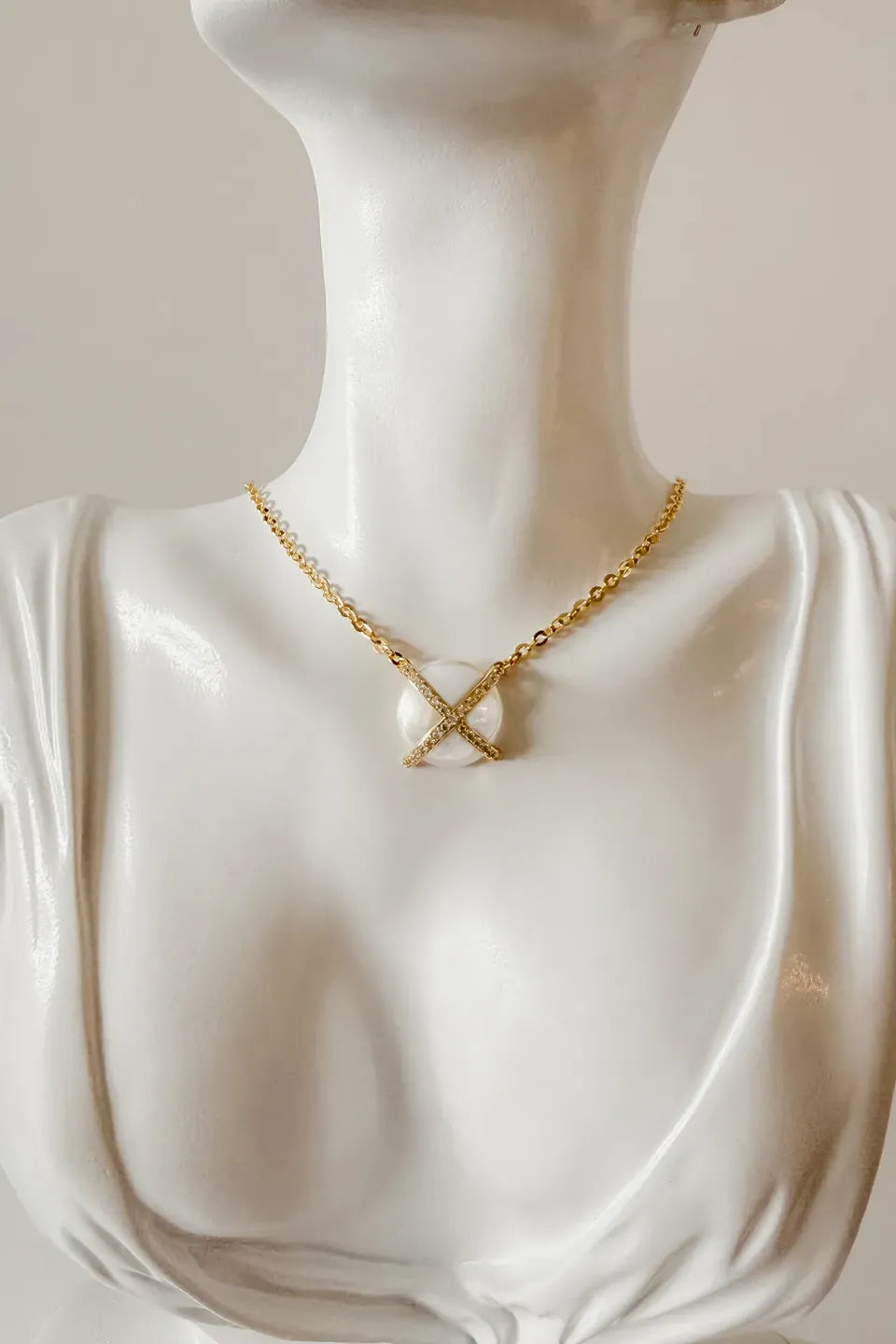 Women’s Gold-Plated Necklace and Earrings Set with Pearlescent Stone