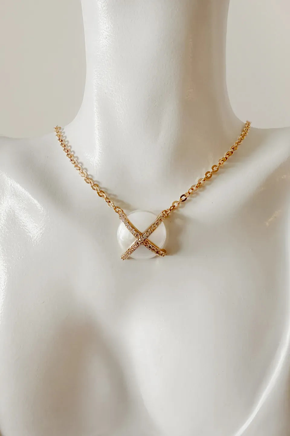 Women’s Gold-Plated Necklace and Earrings Set with Pearlescent Stone