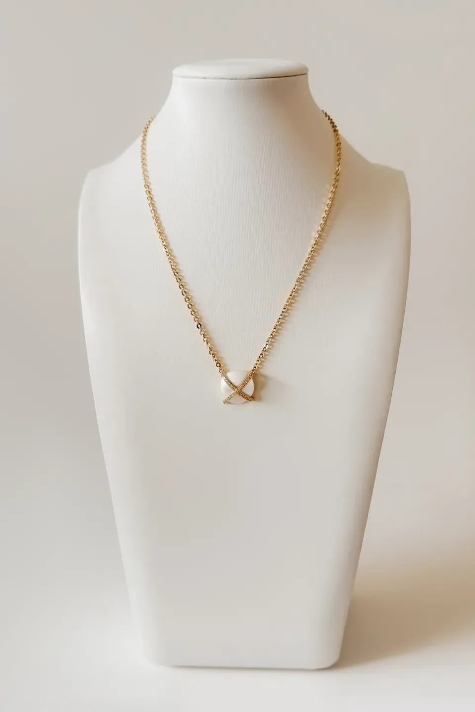 Women’s Gold-Plated Necklace and Earrings Set with Pearlescent Stone