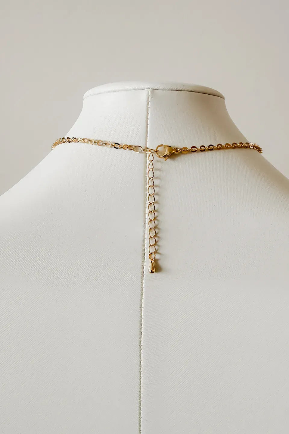 Women’s Gold-Plated Necklace and Earrings Set with Pearlescent Stone